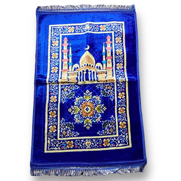 Traditional Design for Islamic Worship: Soft and Comfortable Prayer Mat - Picture 10 of 10